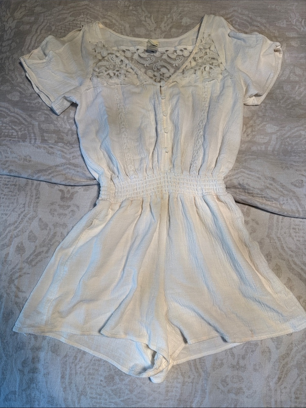 l*space White Lace Yoke Short Sleeve Romper